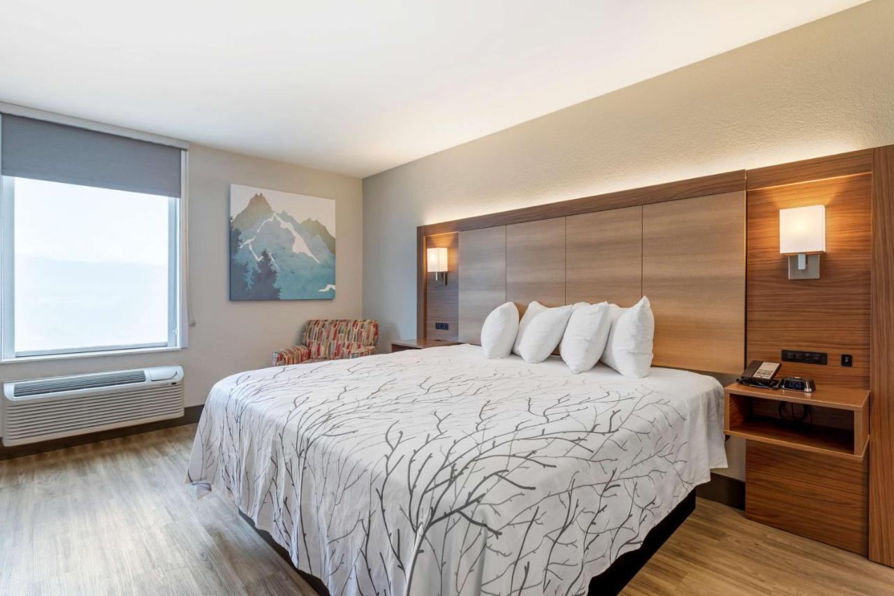 ซูเปอร์ 8 บาย วินด์แฮม พิเจนฟอร์จ เนียร์ เดอะ คอนเวนชั่น เซ็นเตอร์ Hotel ภายนอก รูปภาพ