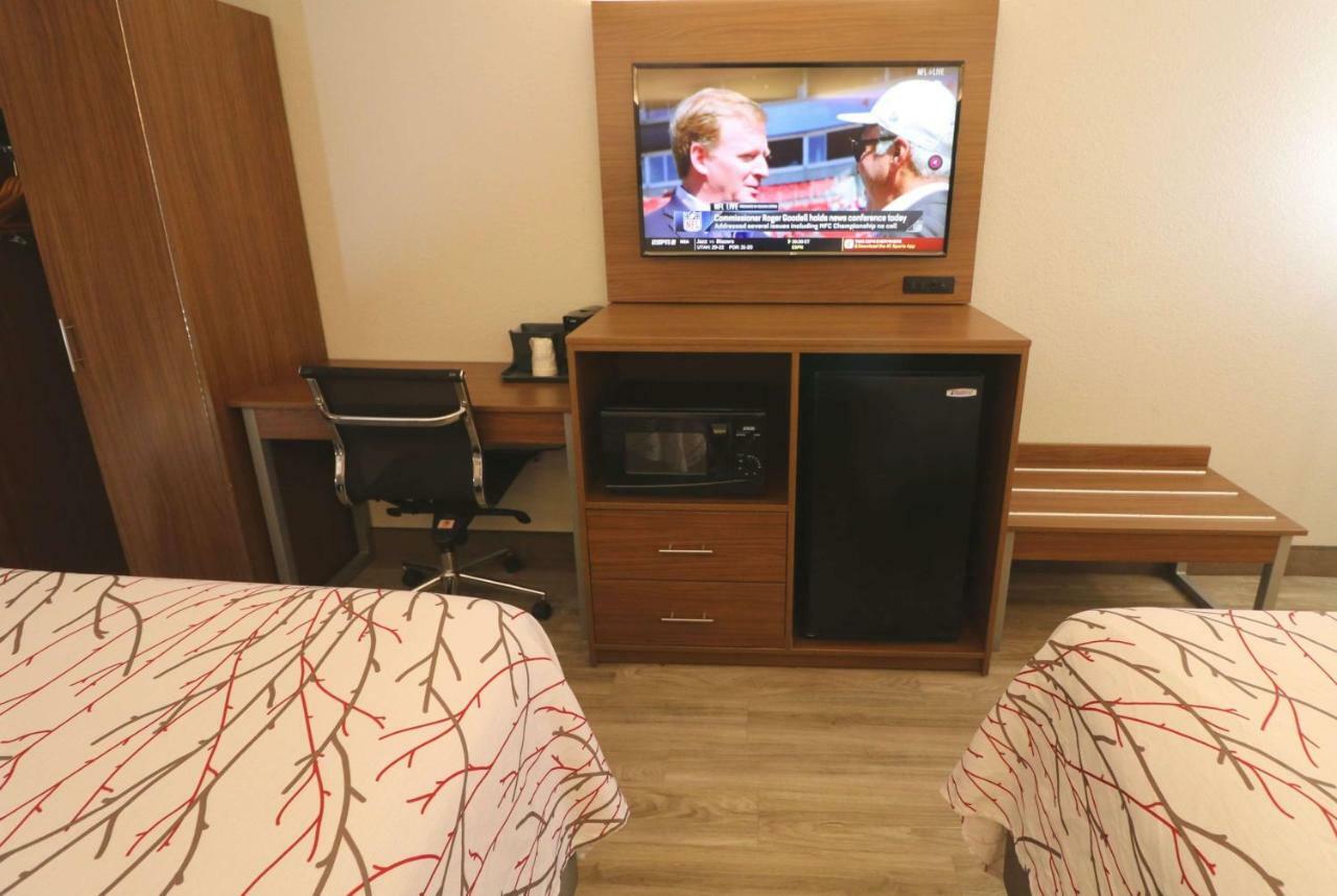 ซูเปอร์ 8 บาย วินด์แฮม พิเจนฟอร์จ เนียร์ เดอะ คอนเวนชั่น เซ็นเตอร์ Hotel ภายนอก รูปภาพ